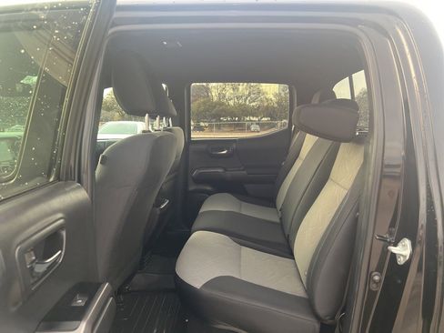 Used 2023 Toyota Tacoma TRD Off-Road image 12