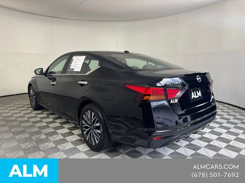 Used 2025 Nissan Altima 2.5 SV FWD image 9