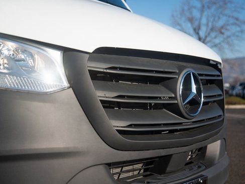 New 2025 Mercedes-Benz Sprinter 4500 image 15