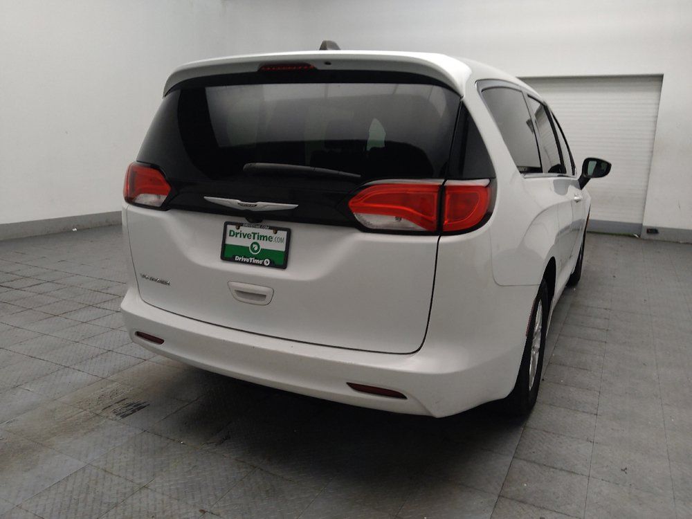 Used 2024 Chrysler Voyager LX FWD image 9