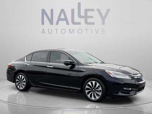 Used 2017 Honda Accord Touring image 5