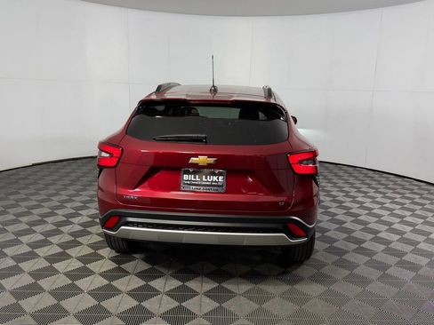 Used 2024 Chevrolet Trax LT w/ Driver Confidence Package image 9
