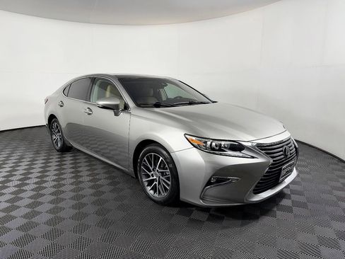 Used 2016 Lexus ES 350 w/ Navigation System Package FWD image 6