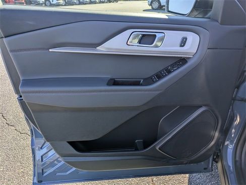 New 2025 Ford Explorer Active w/ Active Comfort Package image 11