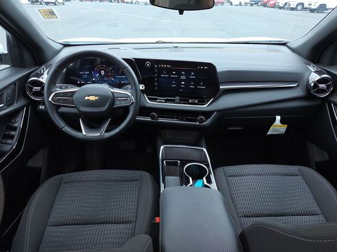 Used 2025 Chevrolet Equinox LT image 11