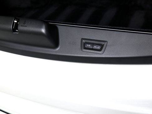 Used 2025 Rolls-Royce Cullinan AWD/4WD image 25