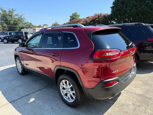 Used 2016 Jeep Cherokee Latitude w/ Comfort/Convenience Group AWD/4WD image 3