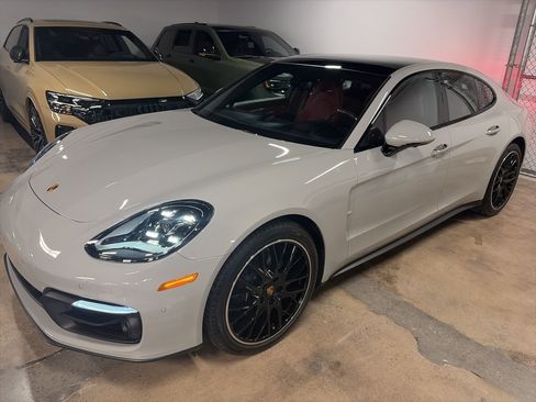 Used 2023 Porsche Panamera Platinum Edition image 3