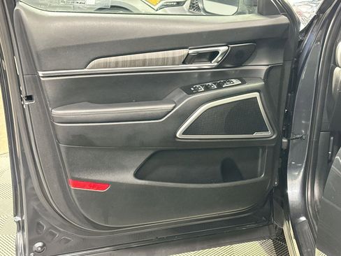 Used 2023 Kia Telluride EX w/ EX Captain's Chair Package image 15