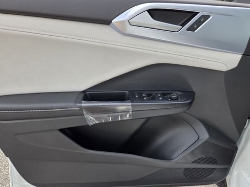 New 2026 Volkswagen Taos SE FWD image 23