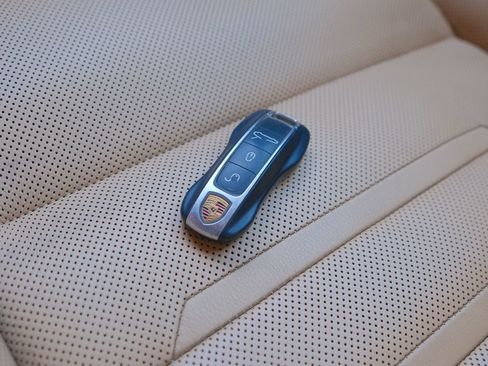 Used 2017 Porsche Panamera image 10