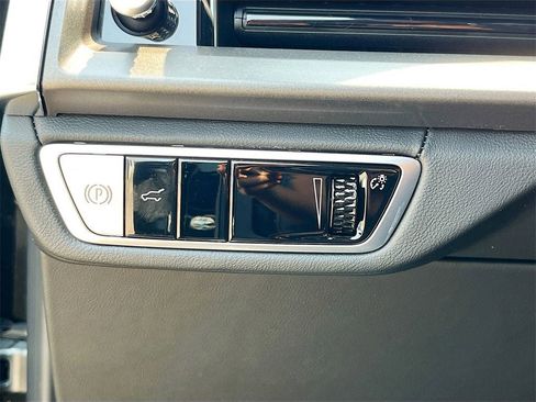 New 2026 Cadillac Vistiq Luxury image 9