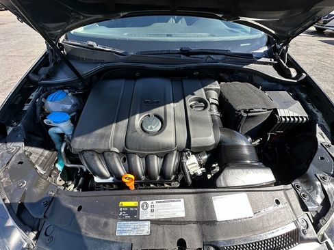 Used 2013 Volkswagen Golf 4-Door FWD image 10