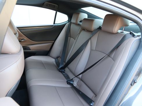 Used 2024 Lexus ES 300h w/ Premium Package FWD image 37