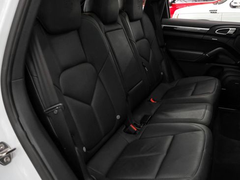 Used 2014 Porsche Cayenne Platinum Edition AWD/4WD image 34