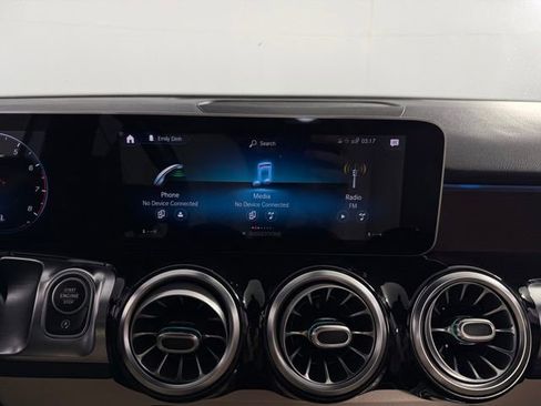 Used 2020 Mercedes-Benz GLB 250 GLB 250 image 20