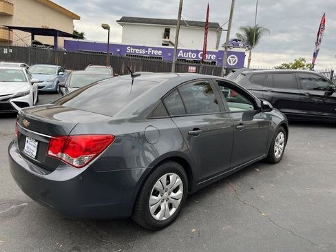 Used 2013 Chevrolet Cruze LS image 9