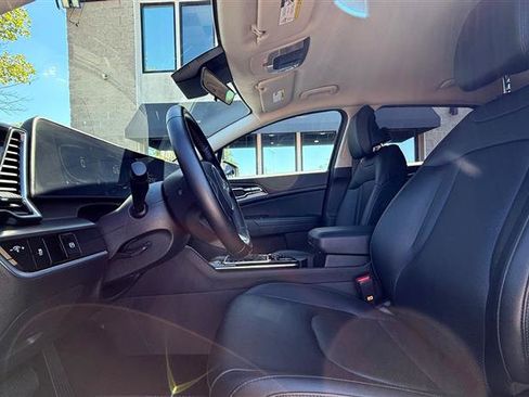 Used 2024 Kia Sportage EX image 10