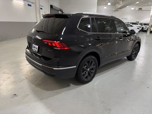 Certified 2024 Volkswagen Tiguan SE w/ Panoramic Sunroof Package AWD/4WD image 9