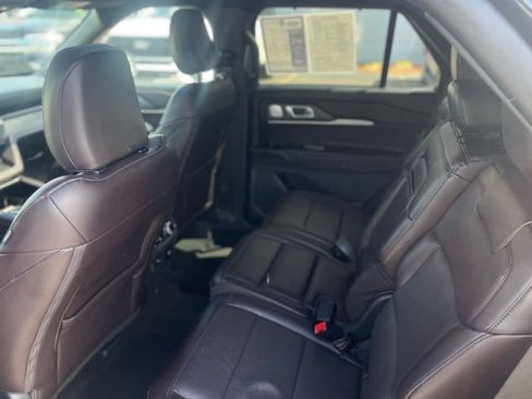 Used 2025 Ford Explorer Platinum AWD/4WD image 12