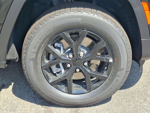 New 2025 Jeep Grand Cherokee L Altitude image 8