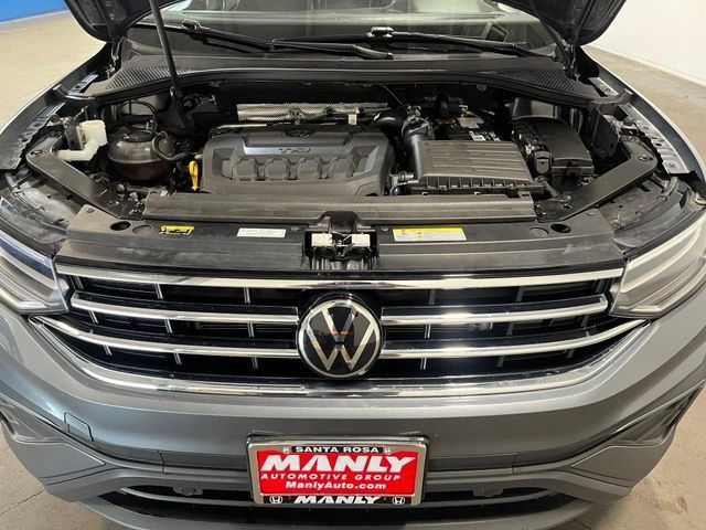 Used 2024 Volkswagen Tiguan SE AWD/4WD image 9