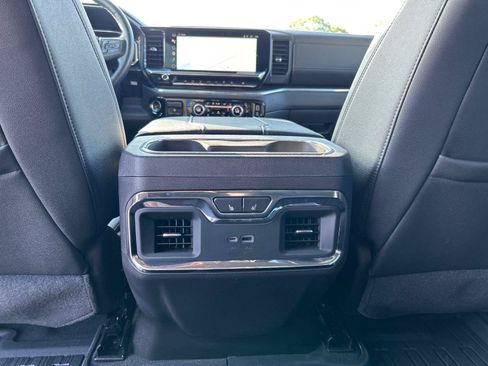 Used 2024 GMC Sierra 1500 SLT w/ SLT Premium Plus Package AWD/4WD image 34