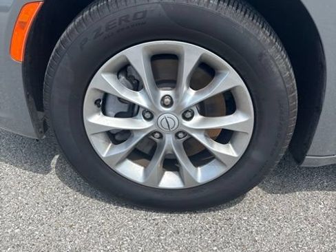 Used 2025 Chrysler Pacifica Select AWD/4WD image 14