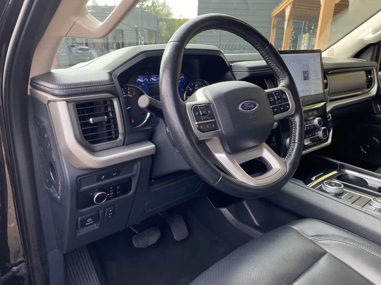 Used 2024 Ford Expedition XLT AWD/4WD image 2
