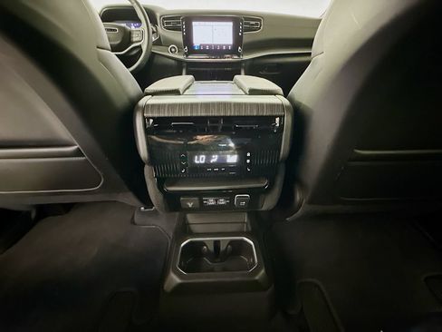 Used 2023 Jeep Wagoneer Series II w/ Premium Group I AWD/4WD image 27