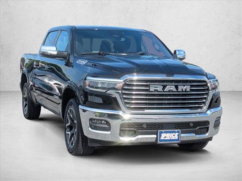 Used 2025 RAM 1500 Laramie AWD/4WD image 3