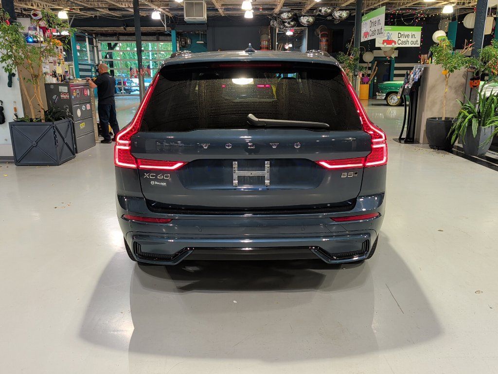 Used 2025 Volvo XC60 B5 Plus AWD/4WD image 10
