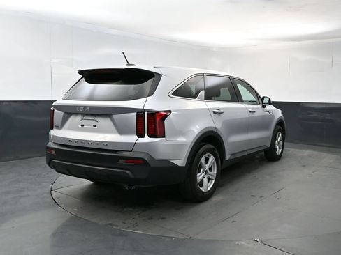 Certified 2022 Kia Sorento LX FWD image 5