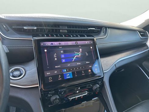 Used 2022 Jeep Grand Cherokee L Limited w/ Black Appearance Package image 35