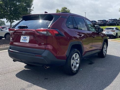 Used 2021 Toyota RAV4 LE FWD image 3
