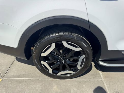 Used 2023 Kia Telluride EX w/ EX Captain's Chair Package image 15