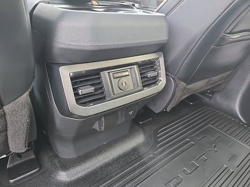 Used 2024 Ford F250 Platinum w/ FX4 Off-Road Package image 12