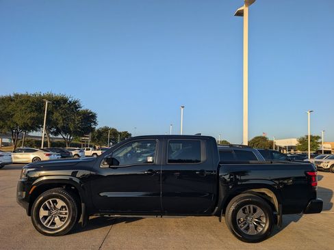 Used 2025 Nissan Frontier SV RWD image 3