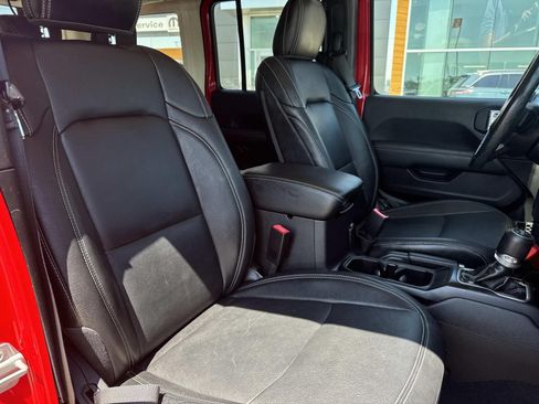 Used 2020 Jeep Wrangler Unlimited Sahara w/ LED Lighting Group AWD/4WD image 11