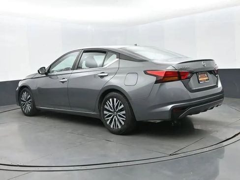Used 2023 Nissan Altima 2.5 SV image 9