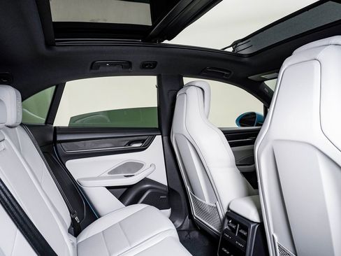 New 2025 Porsche Macan 4S Electric image 16