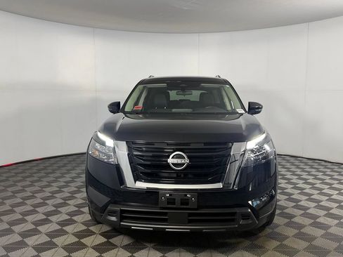 Used 2025 Nissan Pathfinder SV FWD image 4