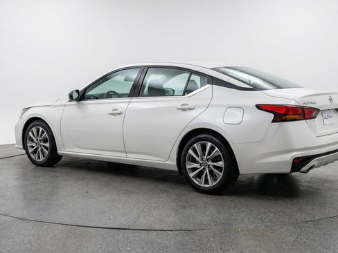 Used 2025 Nissan Altima 2.5 SV FWD image 6