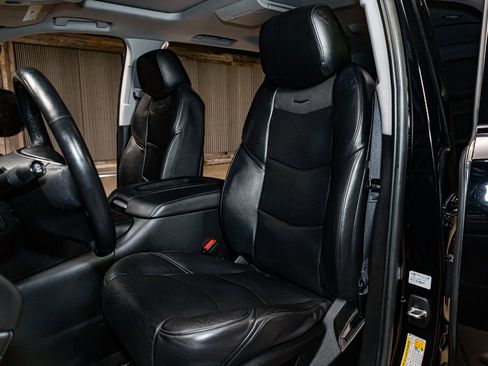 Used 2020 Cadillac Escalade ESV Premium Luxury image 19