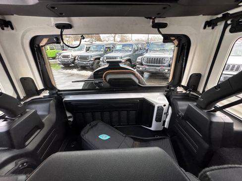 Used 2023 Jeep Wrangler Unlimited Sahara image 34