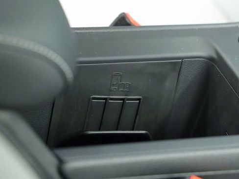 New 2025 Volkswagen Tiguan SE image 24