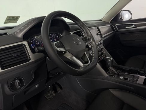 Used 2023 Volkswagen Atlas SE w/ Black Wheel Package FWD image 21