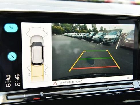 Used 2025 Volkswagen Atlas Cross Sport SE w/ Panoramic Sunroof Package FWD image 13