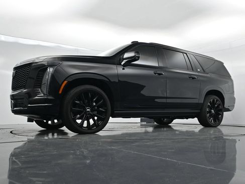 Used 2026 Cadillac Escalade ESV Platinum Sport w/ LPO, ONYX Package AWD/4WD image 31
