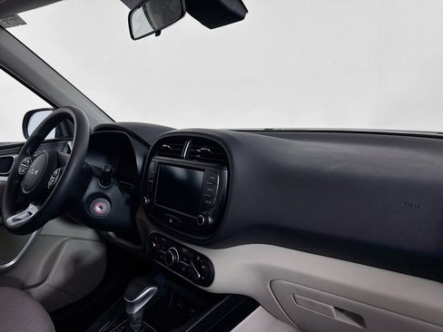 Used 2025 Kia Soul LX image 27